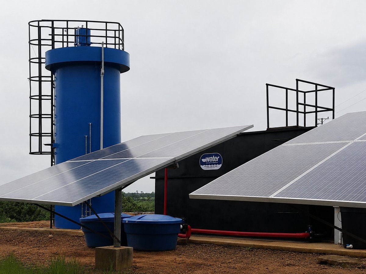 Reactor anaerobio UASB con planta de lodos activados y alimentación solar